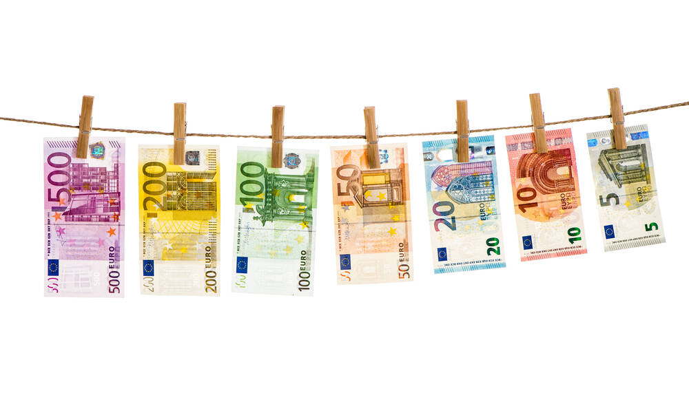 Kebijakan Moneter ECB Melemahkan Euro